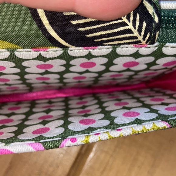 Vera Bradley Olivia Pink All In One Wristlet - Picture 4 of 9